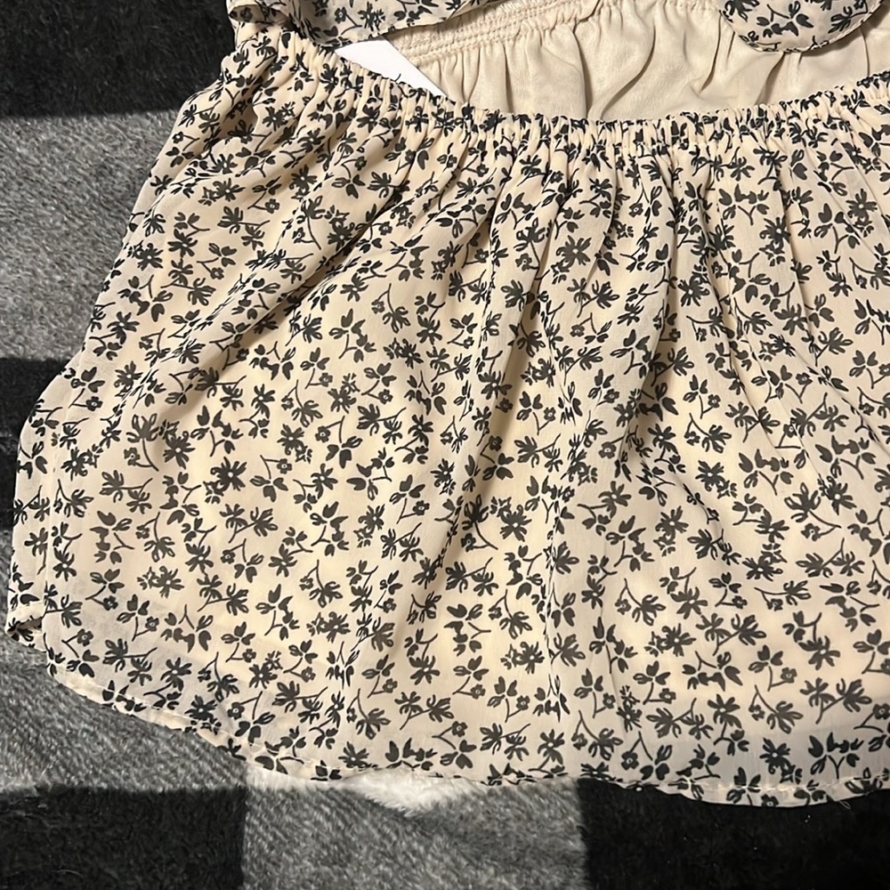 Japna Spaghetti Strap Tie Back Blouse. Size Small. Cream/Tan and Black floral - Picture 7 of 12